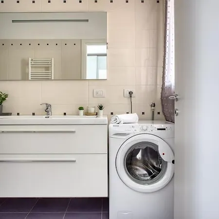 Comfy And Central Apartment Milan